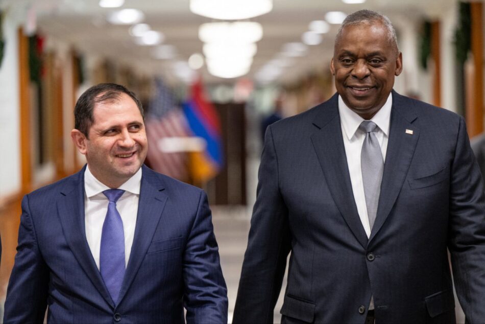 Szefowie obrony USA i Armenii omawiają „strategiczne partnerstwo”