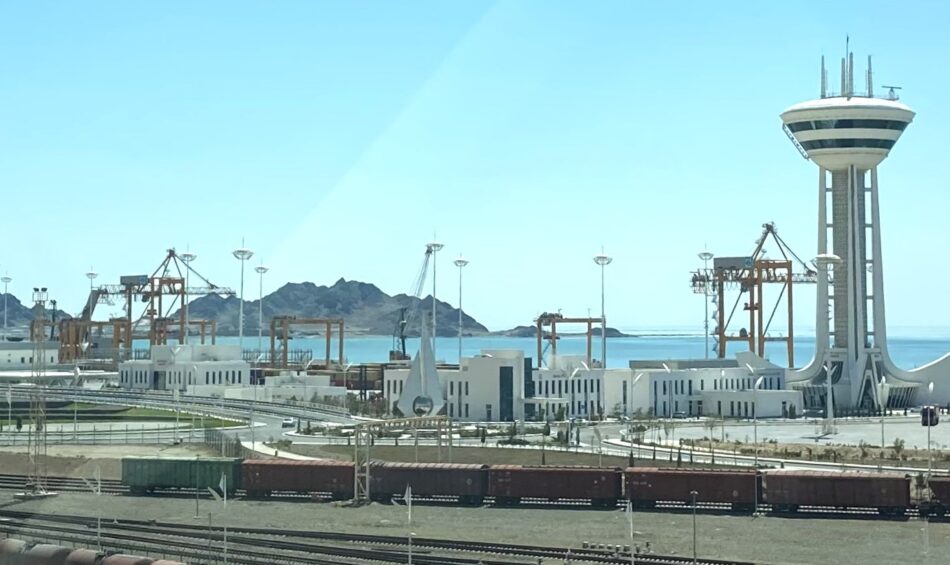 Turkmenistan podejmuje działania na rzecz integracji ze szlakami Korytarza Środkowego