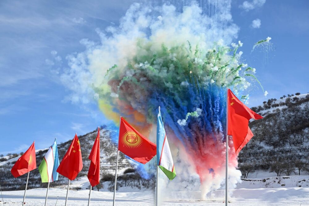 Chińska ofensywa dyplomatyczna stara się równoważyć amerykański rozwój w Azji Centralnej