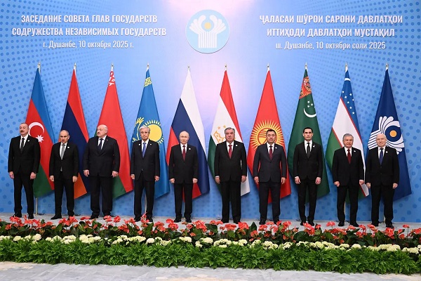 Rosja gra na starych nutach i niewiele oferuje na szczytach w Duszanbe