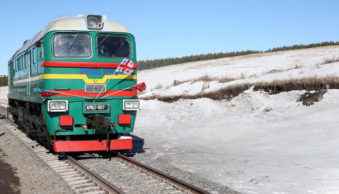 Gruzja ryzykuje osłabienie pozycji w łączności na Kaukazie Południowym